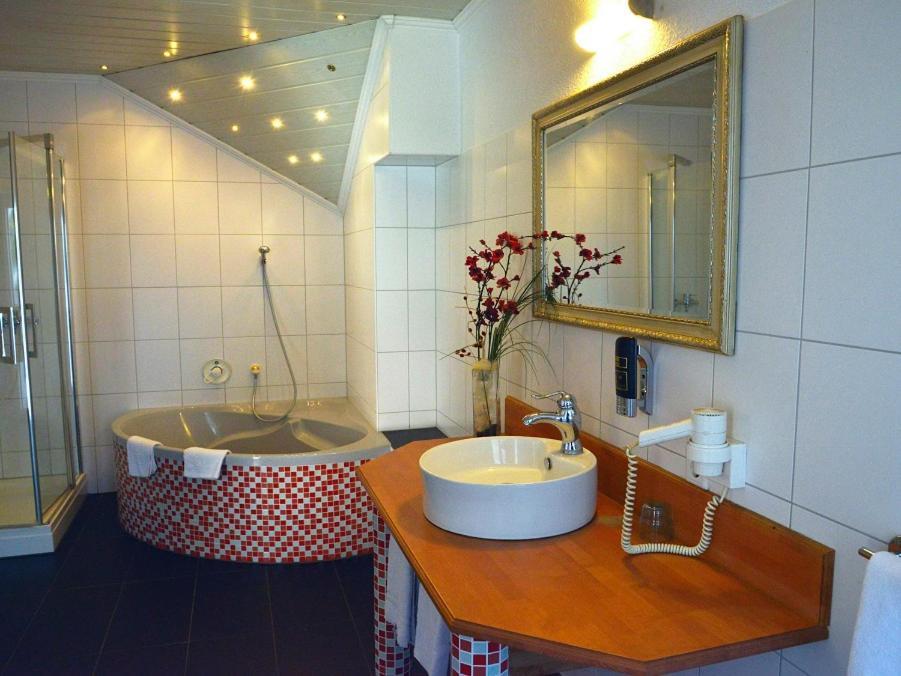 Hotel-Nachtwaechter Унна Экстерьер фото